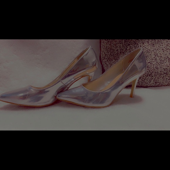 Silver heels - Picture 2 of 2